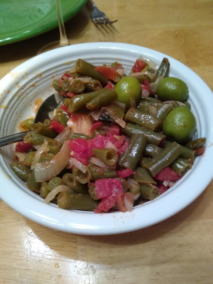 Green Beans with Tomatoes and Olives