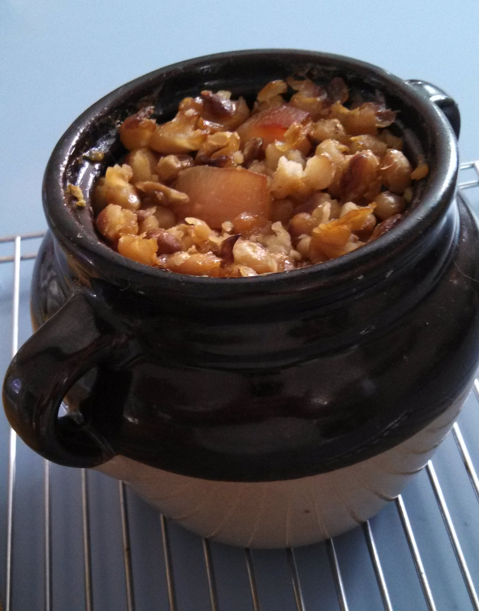 Boston Baked Beans in the traditional beanpot
