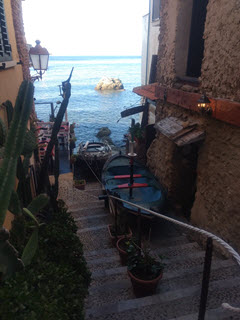 a seaward alley in Chianalea, not so different from Provincetown!