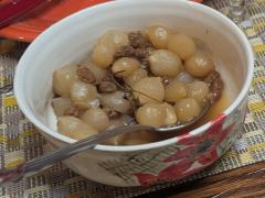 "The Sultan's Onions, or onions with sultanas"