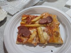 "Pizza di patate fritte e wurzel"