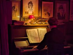 "Piano player at the Lapin Agile"
