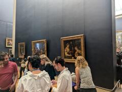 "Mona Lisa crowds ignoring great art"